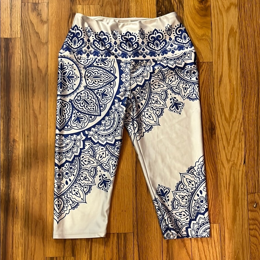 Pineapple clothing leggings size large